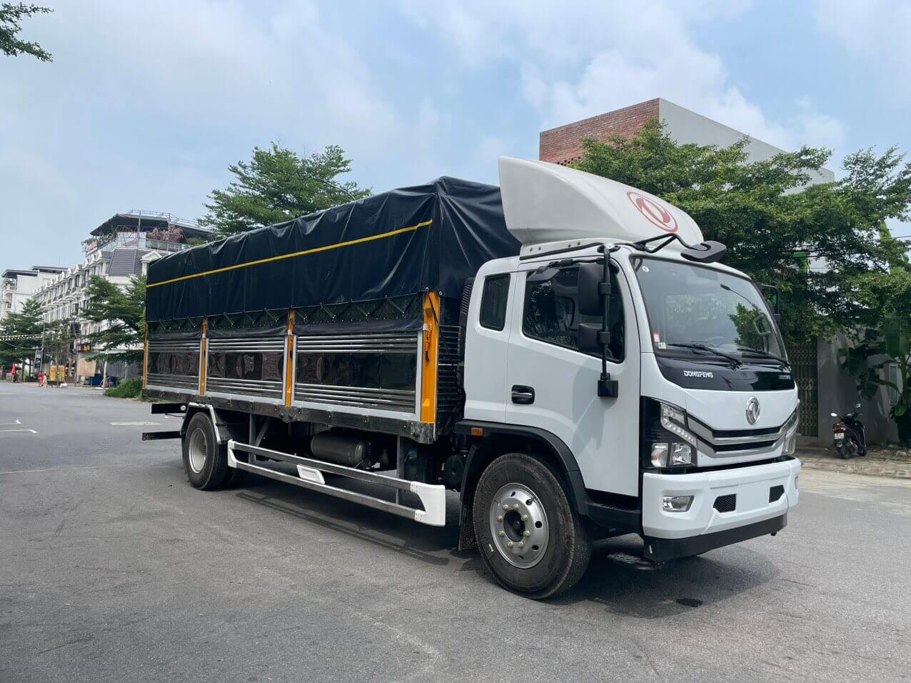 Xe tải DongFeng D8 9 tấn có sẵn giao ngay