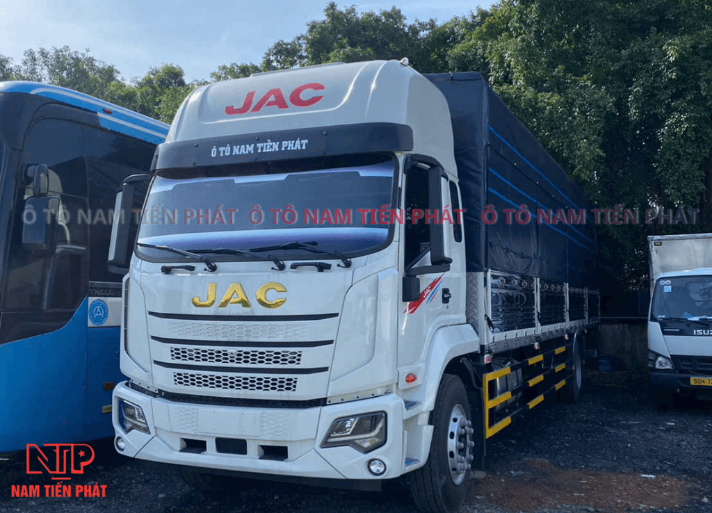 Xe tai JAC Dawos 7.7 tan 2025 mau trang giao ngay tai Nam Tien Phat TPHCM Xe Tải JAC Dawos