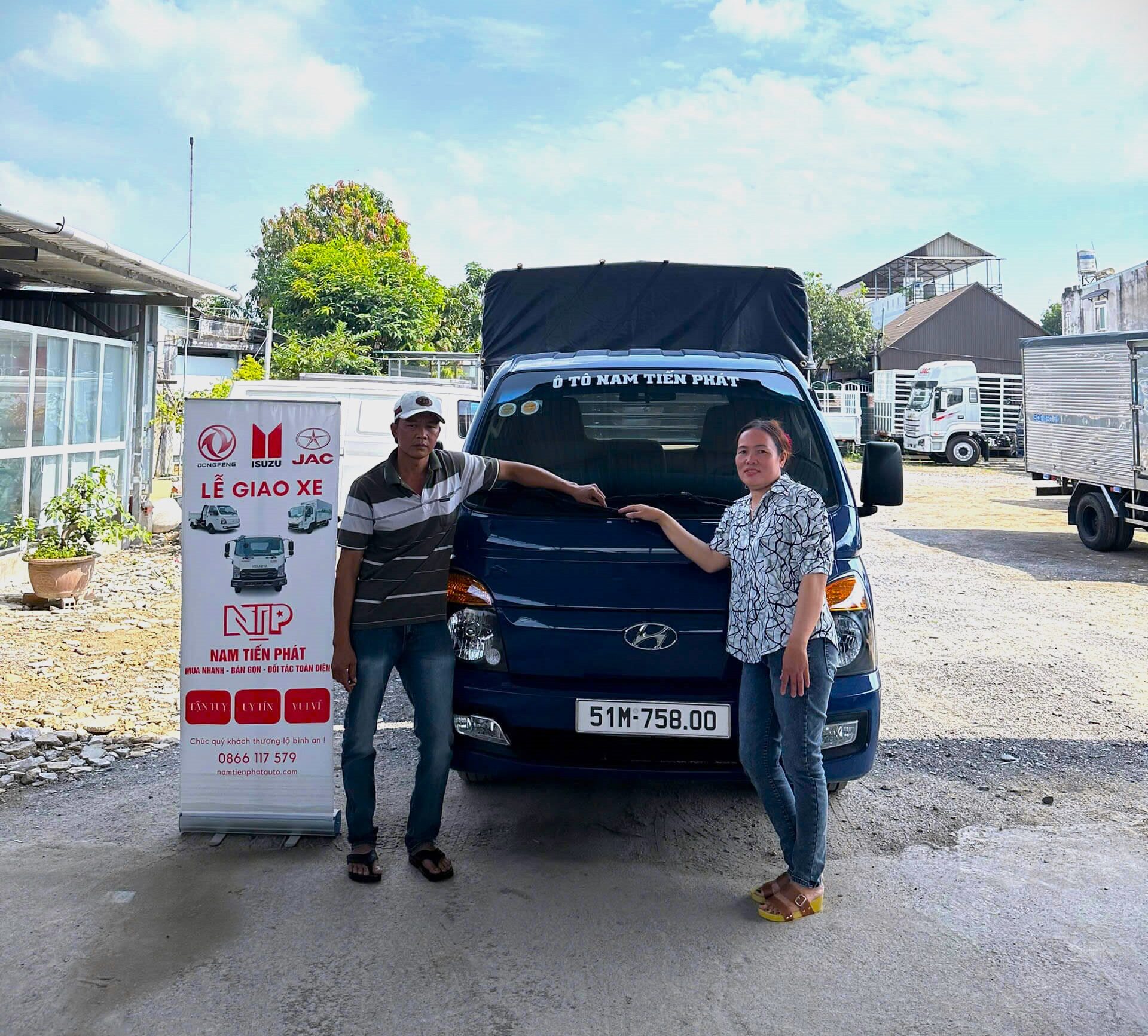 e Hyundai H150 thùng mui bạt mới tinh 2026 giao tận nơi TP.HCM bởi Nam Tiến Phát, ưu đãi trả góp lãi suất thấp, thùng bạt chất lượng cao phù hợp vận tải hàng ngày.