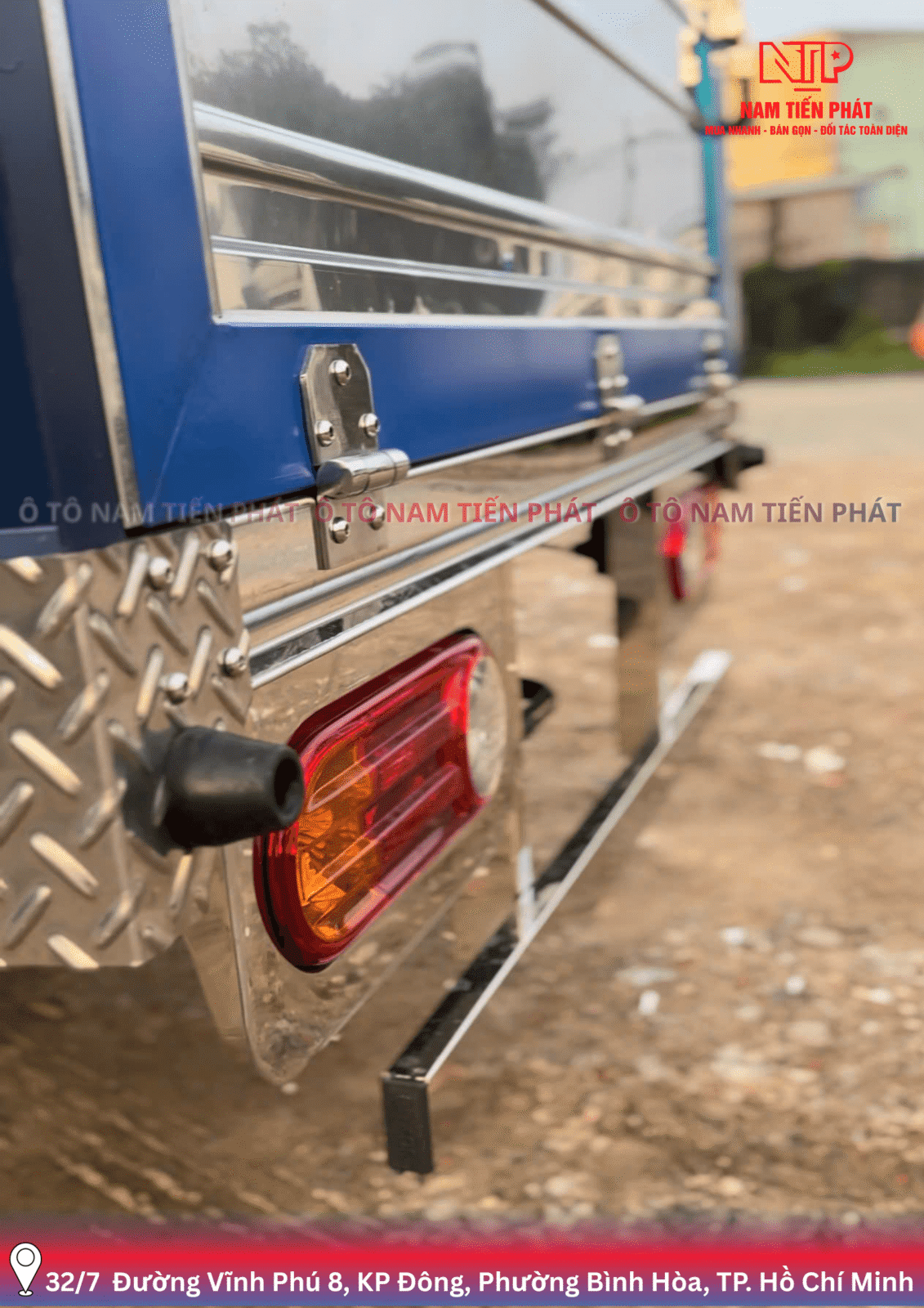 Hyundai Porter H150 thùng mui bạt góc chụp phía sau, bán kính vòng quay chỉ 5.4m siêu gọn gàng, dễ dàng di chuyển trong ngõ hẻm Sài Gòn, xe tải nhẹ bán chạy 2026.